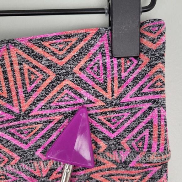 Pink Yoga Victoria's Secret Size XS Leggings Geometric Pink Orange Gray - Picture 11 of 12